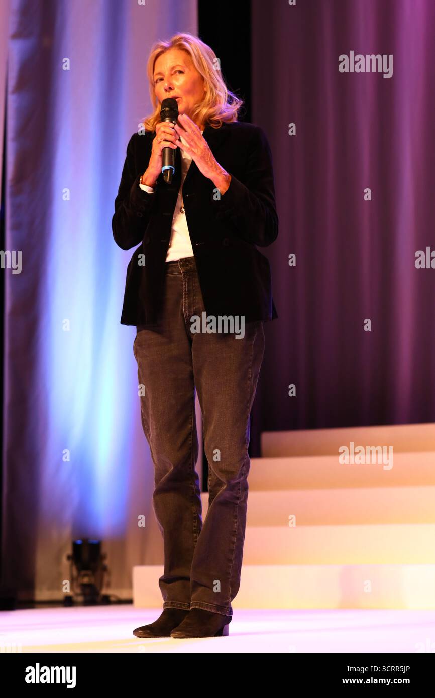 2 octobre 2025, Dinard, Bretagne, France : CLAIRE CHAZAL lors de la cérémonie d'ouverture du 36e Dinard Festival of British & Irish film à Dinard, France (crédit image : © Mickael Chavet/ZUMA Press Wire) USAGE ÉDITORIAL SEULEMENT ! Non destiné à UN USAGE commercial ! Banque D'Images