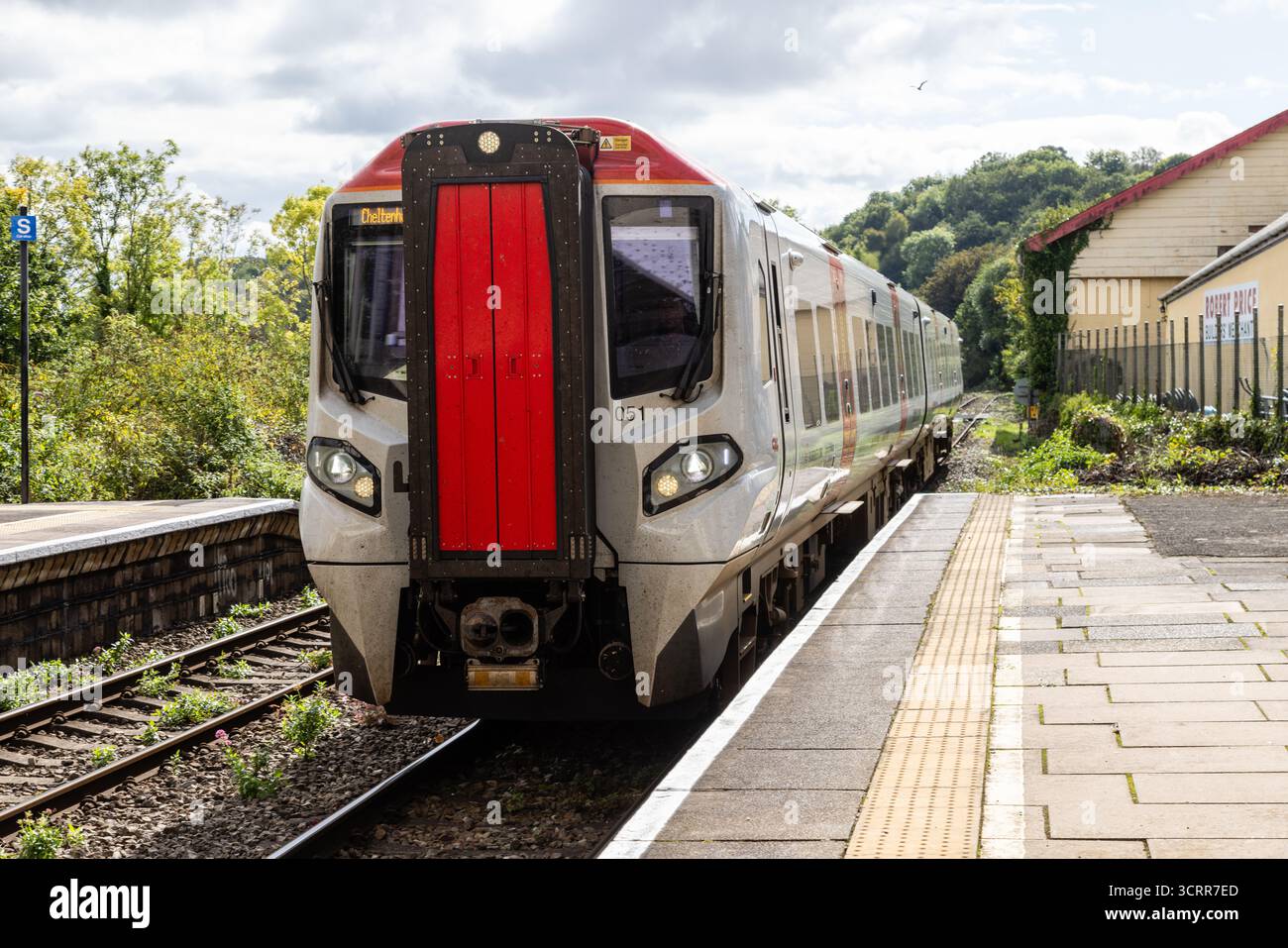 Transport pour le pays de Galles TFW Class 197 051 arrivée à la gare de Chepstow en route vers Cheltenham Banque D'Images