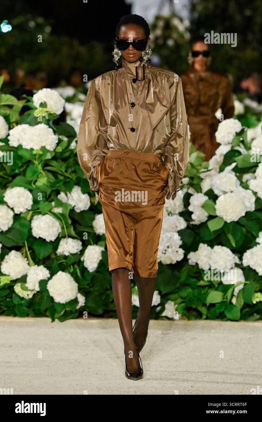 Yves saint laurent spring summer 2026 Banque de photographies et d ...