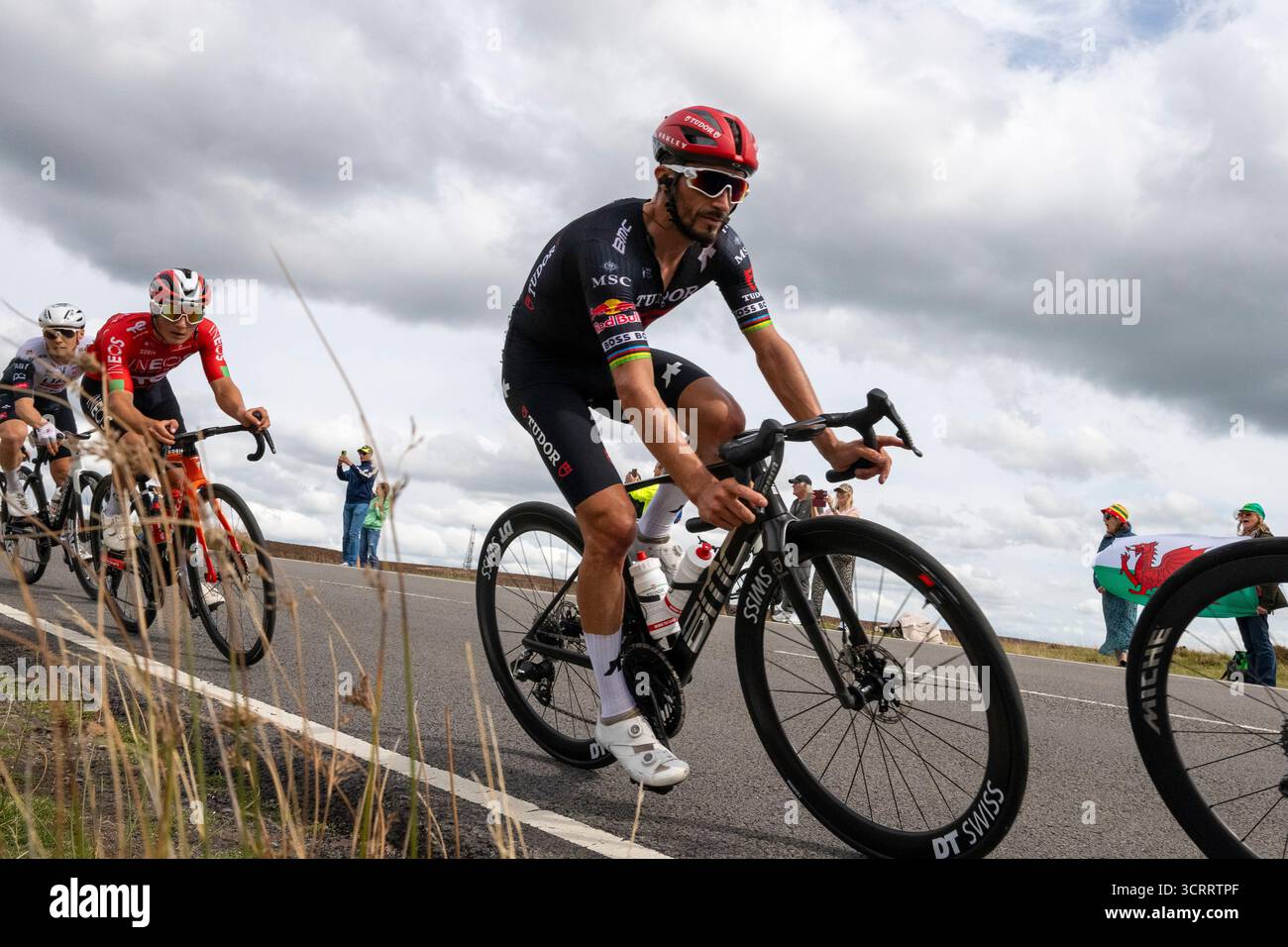 21e Tour de Grande-Bretagne 2025, étape 5. The Tumble, Abergavenny, pays de Galles, Royaume-Uni. Julian Alaphilippe de France et Team Tudor Pro Cycling au premier tour en descente Banque D'Images