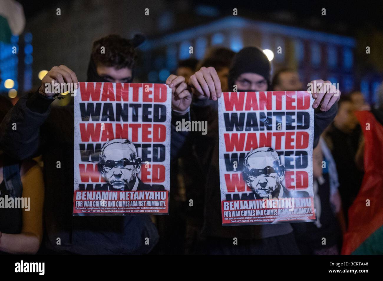 Madrid, Espagne. 02 octobre 2025. Des pancartes pro-palestiniennes lors d'une manifestation pour condamner l'interception par les forces israéliennes de certains navires de la flottille mondiale Sumud, qui tentaient d'atteindre Gaza et de briser le blocus naval israélien. (Photo de David Canales/SOPA images/SIPA USA) crédit : SIPA USA/Alamy Live News Banque D'Images
