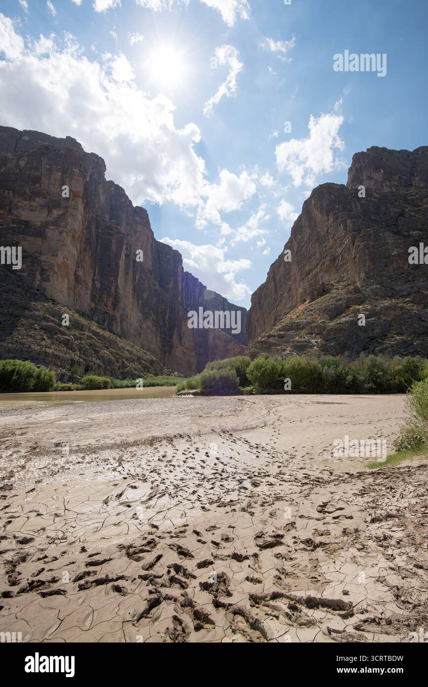 Vue sur la rivière Rio Grande dans le parc national de Big Bend, Texas Banque D'Images