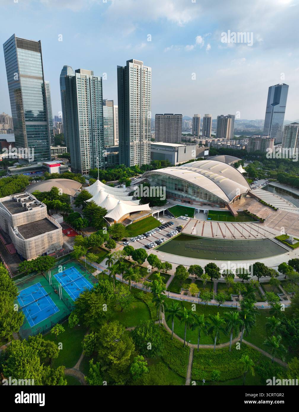 Photographie aérienne du parc sportif du centre administratif de Jiangbei dans le district de Huicheng, ville de Huizhou Banque D'Images