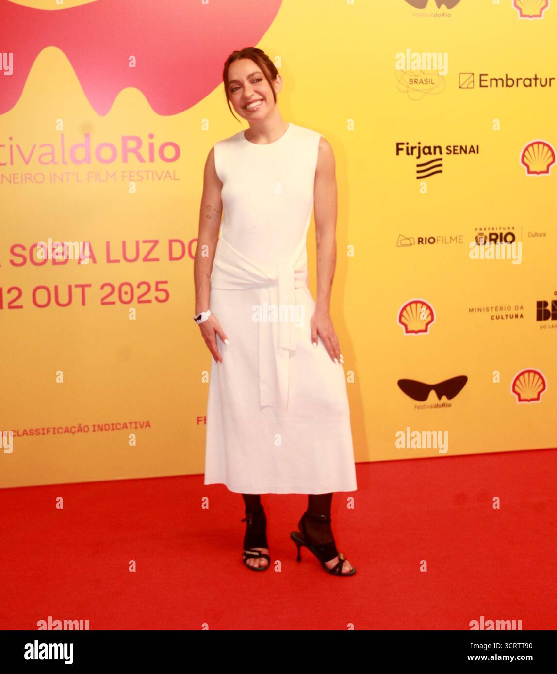 Rio de Janeiro, Brésil. 02 octobre 2025. L'actrice Valentina Bandeira assiste à la pré-première du Festival du film de Rio de Janeiro au Cine Odeon à Rio de Janeiro, Brésil, le 2 octobre 2025. (Photo de Onofre Veras/Thenews2/NurPhoto) crédit : NurPhoto SRL/Alamy Live News Banque D'Images