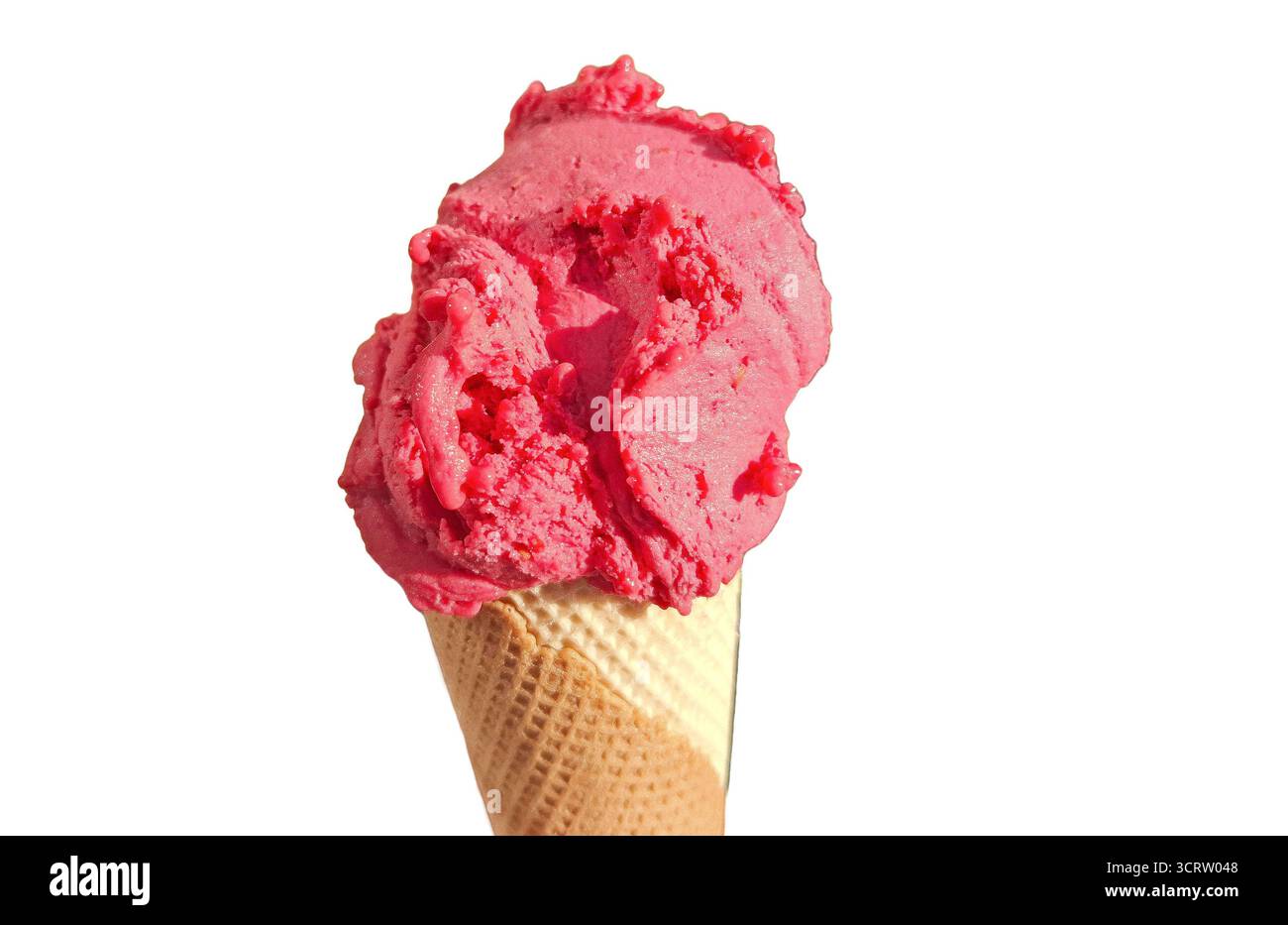 Crème glacée framboise isolée sur blanc Banque D'Images