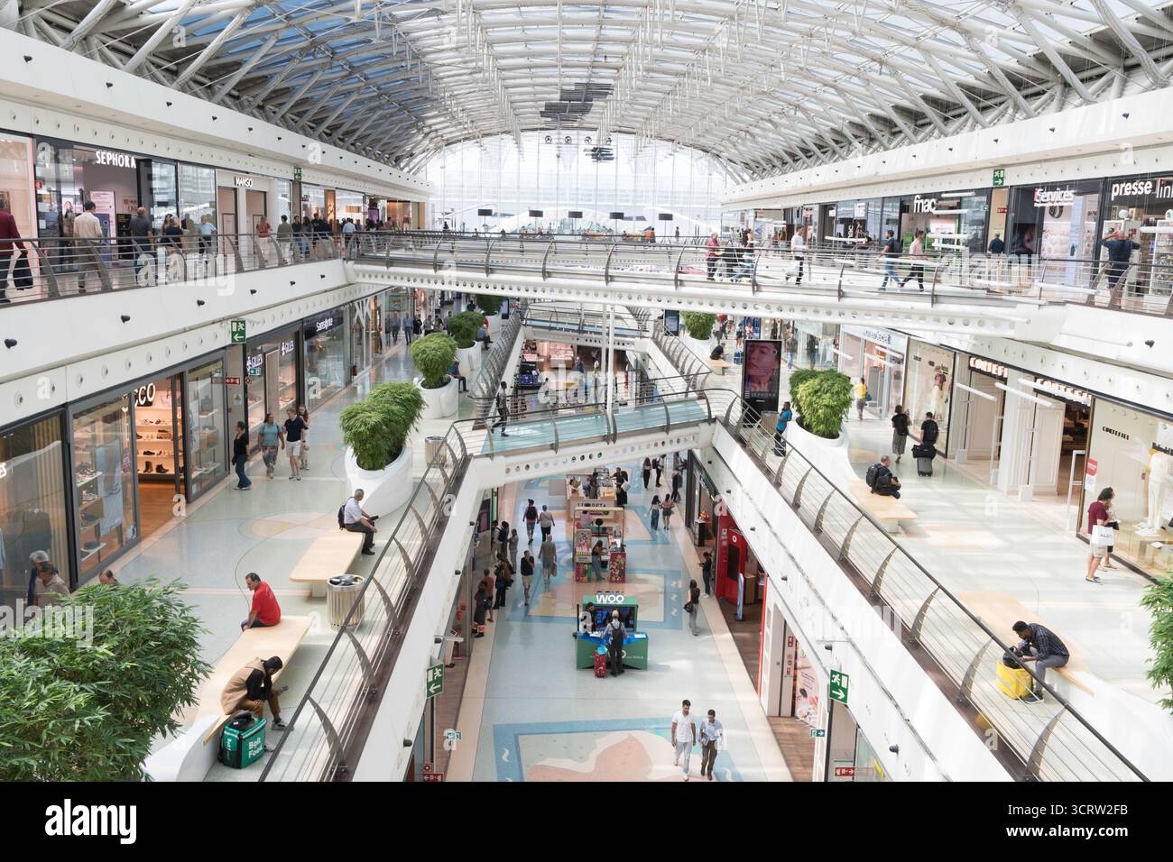 Intérieur du centre commercial Centro Vasco da Gama à Lisbonne, Portugal Banque D'Images