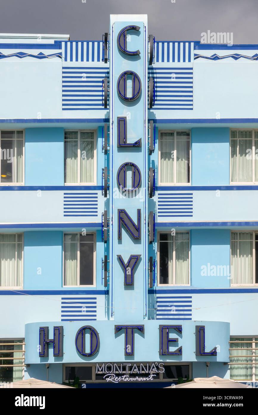 Colony Hotel enseigne au néon à Ocean Drive, quartier Art déco, Miami Beach Banque D'Images