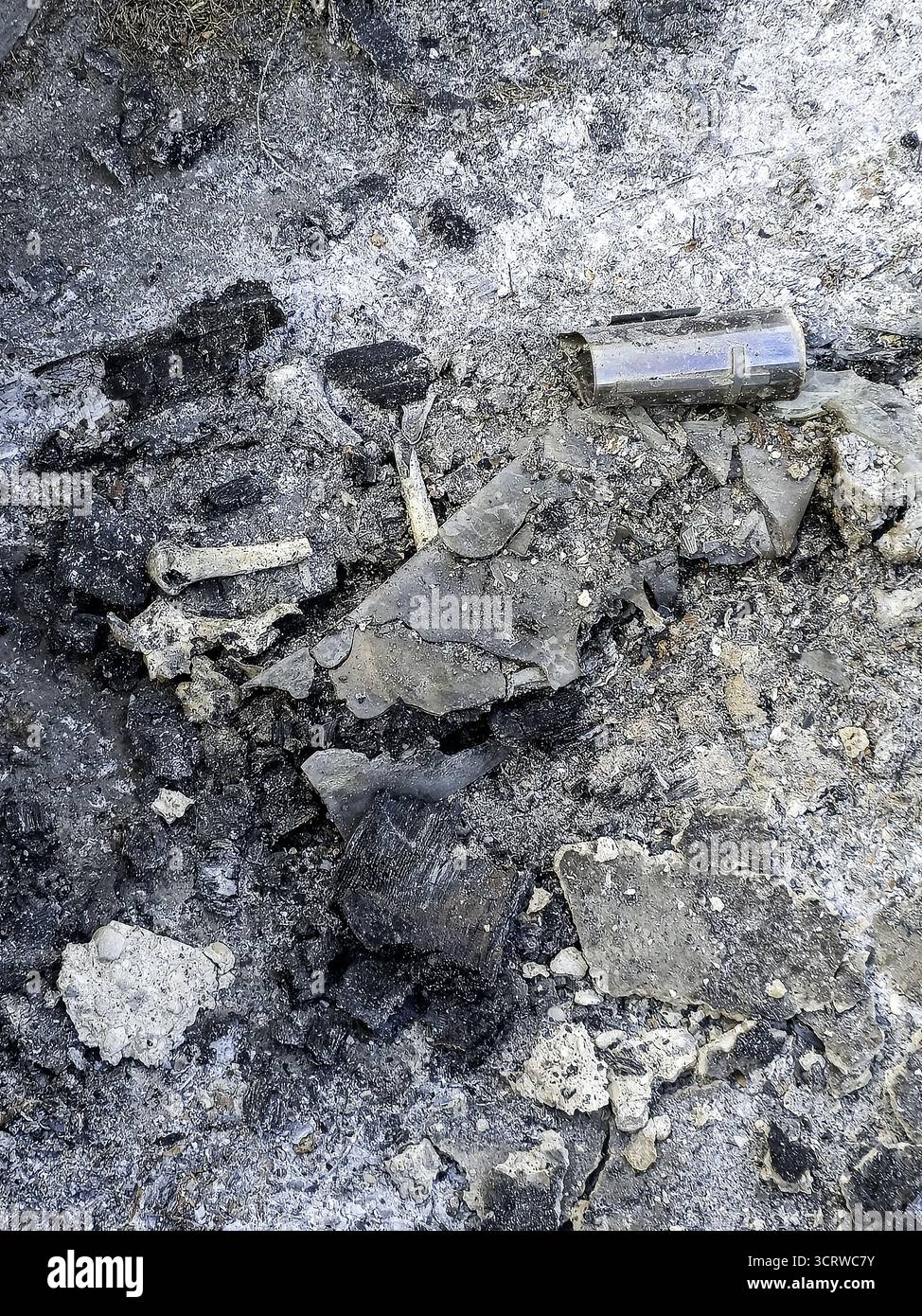 Détail de l'ancien crématorium avec des restes d'os humains, cimetière Banque D'Images