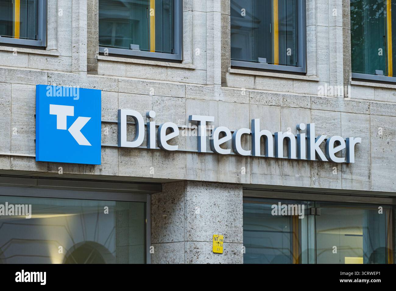 Techniker Krankenkasse, logo de la compagnie d'assurance allemande à l'extérieur d'une succursale située dans le centre de Dusseldorf Banque D'Images