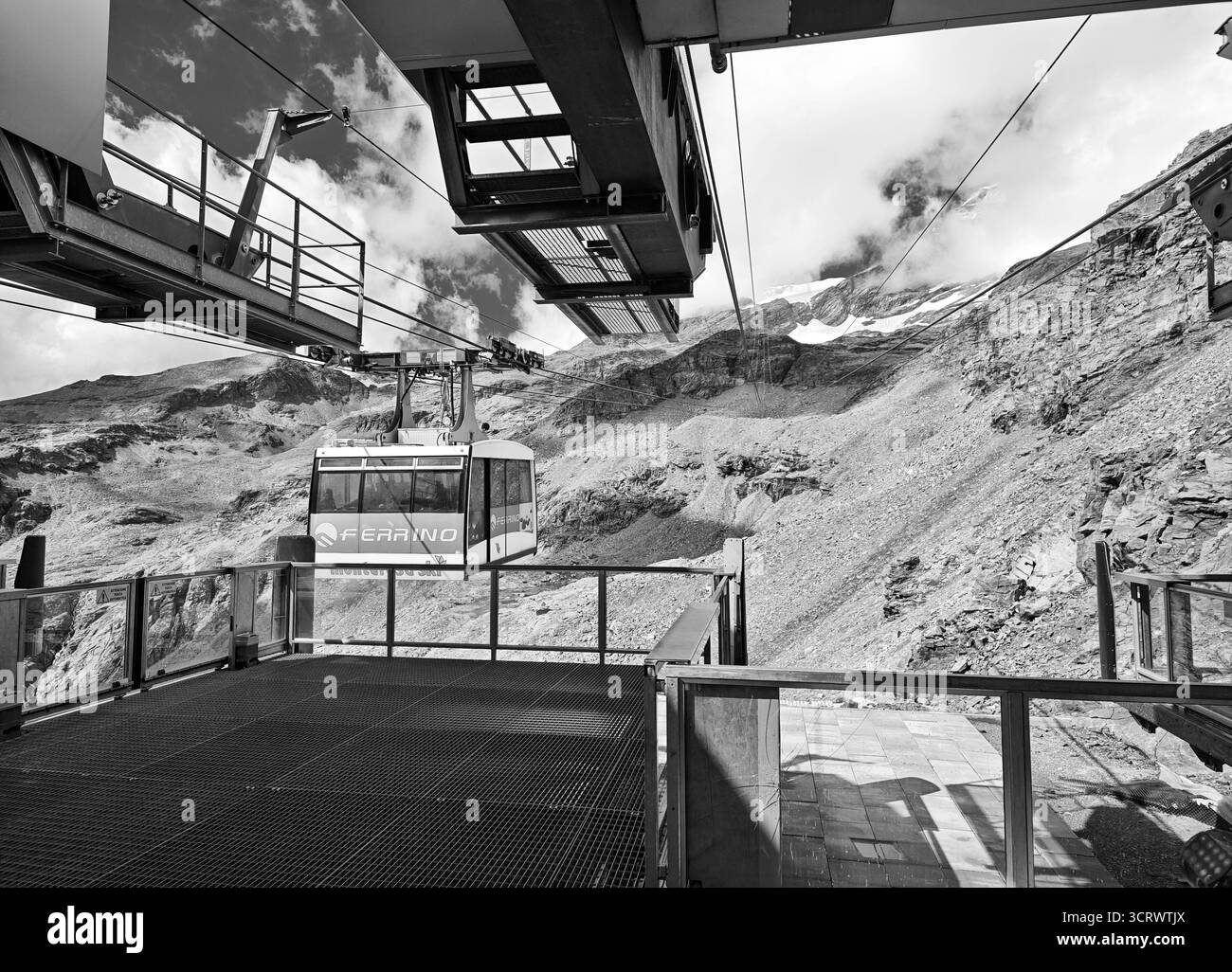 Monte Rosa (Italie) - Une vue sur les montagnes en Valsesia avec Monte Rosa sommet des Alpes, des chemins alpinistes vers Rifugio Modena et Capanna Margherita refuge Banque D'Images