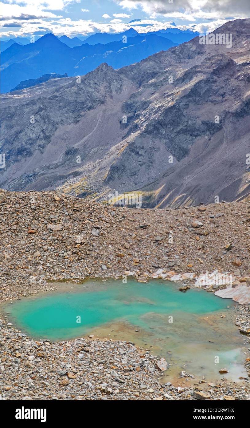 Monte Rosa (Italie) - Une vue sur les montagnes en Valsesia avec Monte Rosa sommet des Alpes, des chemins alpinistes vers Rifugio Modena et Capanna Margherita refuge Banque D'Images