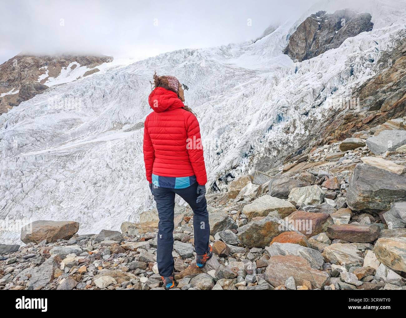 Monte Rosa (Italie) - Une vue sur les montagnes en Valsesia avec Monte Rosa sommet des Alpes, des chemins alpinistes vers Rifugio Modena et Capanna Margherita refuge Banque D'Images