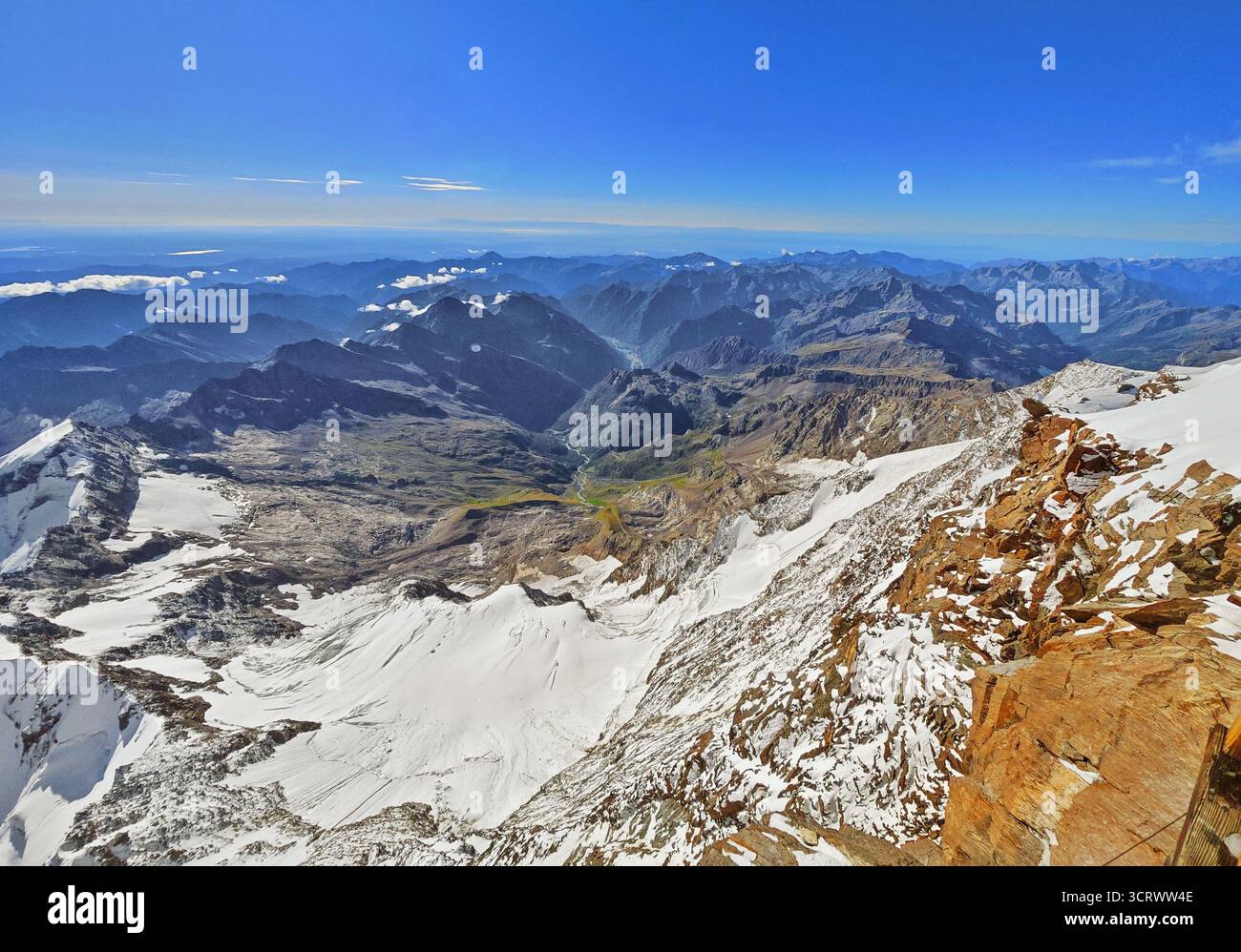 Monte Rosa (Italie) - Une vue sur les montagnes en Valsesia avec Monte Rosa sommet des Alpes, des chemins alpinistes vers Rifugio Modena et Capanna Margherita refuge Banque D'Images
