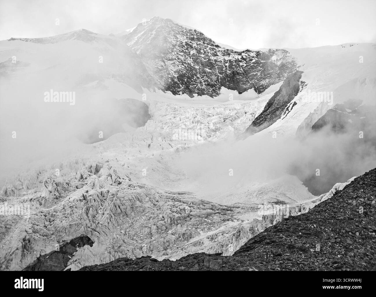 Monte Rosa (Italie) - Une vue sur les montagnes en Valsesia avec Monte Rosa sommet des Alpes, des chemins alpinistes vers Rifugio Modena et Capanna Margherita refuge Banque D'Images