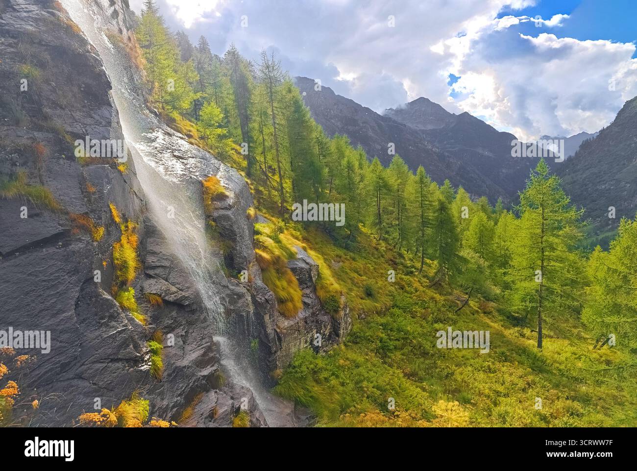 Monte Rosa (Italie) - Une vue sur les montagnes en Valsesia avec Monte Rosa sommet des Alpes, des chemins alpinistes vers Rifugio Modena et Capanna Margherita refuge Banque D'Images