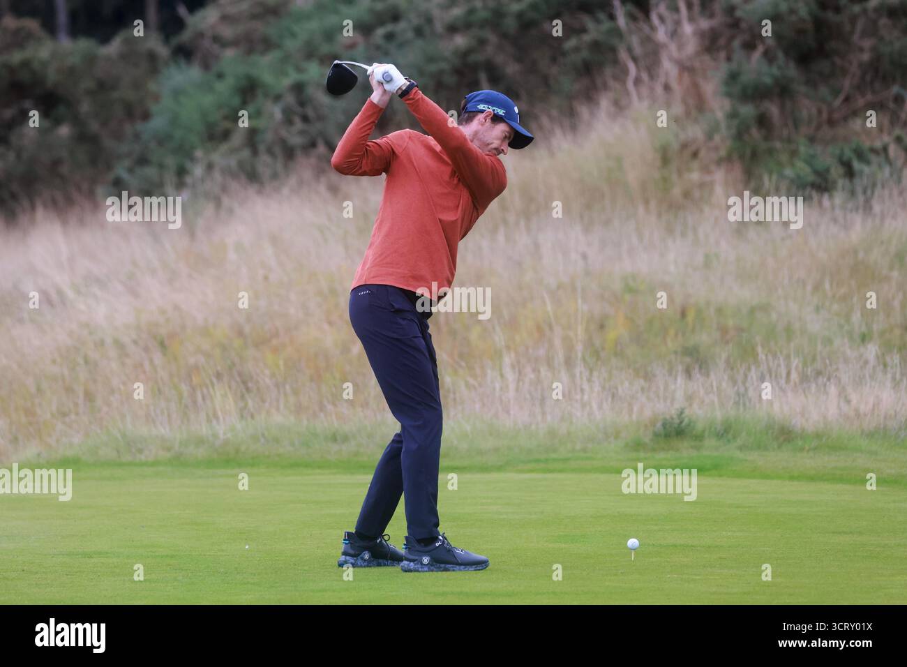 3 octobre 2025 ; Kingsbarns Golf Links, St Andrews, Fife, Écosse; championnat de golf Alfred Dunhill Links, deuxième manche ; l'ancienne star du tennis Andy Murray joue un coup du tee sur le onzième trou à Kingsbarns Golf Links lors de la deuxième manche du championnat Alfred Dunhill Links Banque D'Images