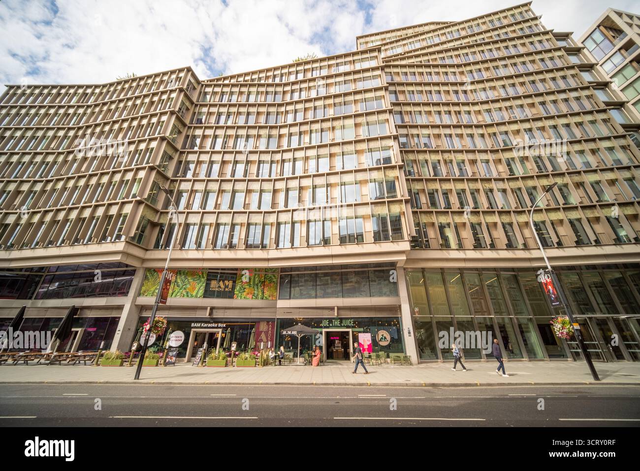 LONDRES - 21 AOÛT 2025 : le Zig Zag Building est un bureau moderne et un développement commercial situé au 70 Victoria Street à Westminster Banque D'Images