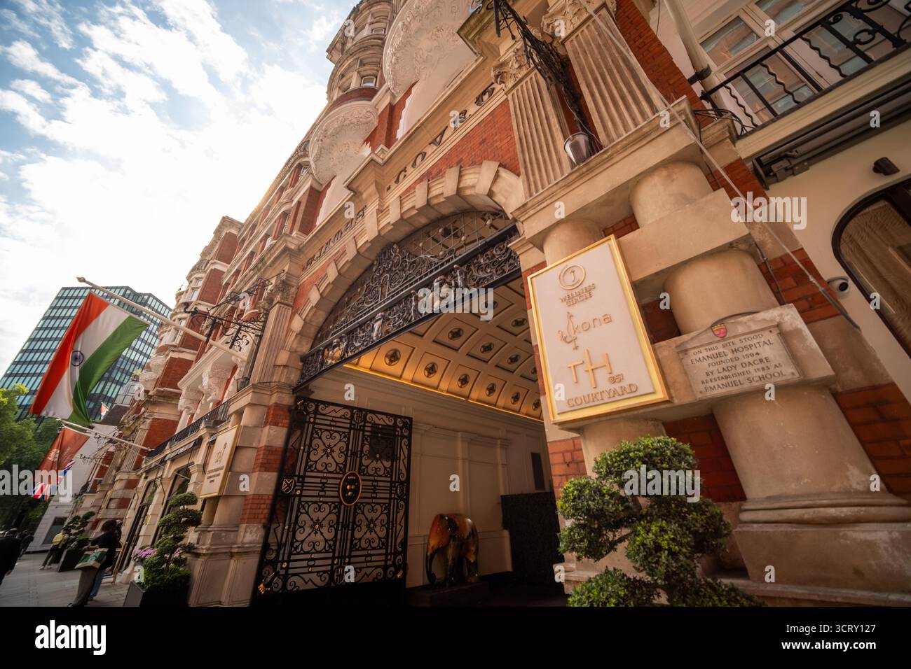 LONDRES- 23 AOÛT 2025 : James' court, A Taj Hotel est un hôtel de luxe 4 étoiles à Westminster, Londres, connu pour son architecture victorienne. Banque D'Images
