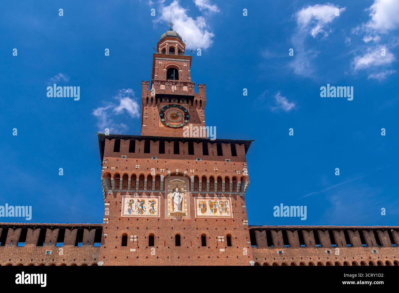 Torre del Filarete la tour principale du château des Sforza ou Castello Sforzesco est une fortification médiévale située à Milan, en Italie Banque D'Images Torre del Filarete la tour principale du château des Sforza ou Castello Sforzesco est une fortification médiévale située à Milan, en Italie Banque D'Images