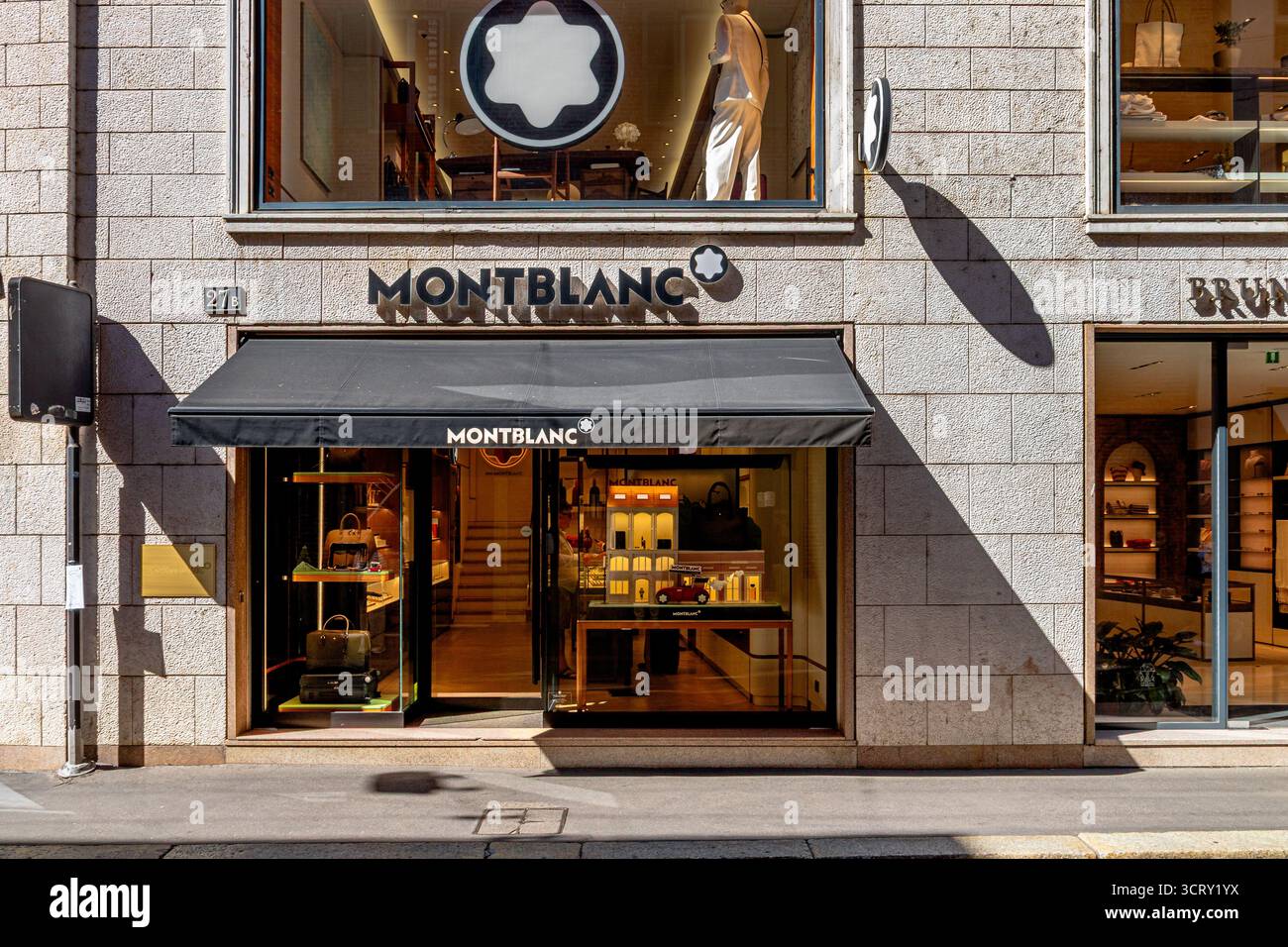 Le stylo de luxe Montblanc sur la via Monte Napoleone, dans le quartier de la mode et le quartier commerçant haut de gamme de Milan, Italie Banque D'Images