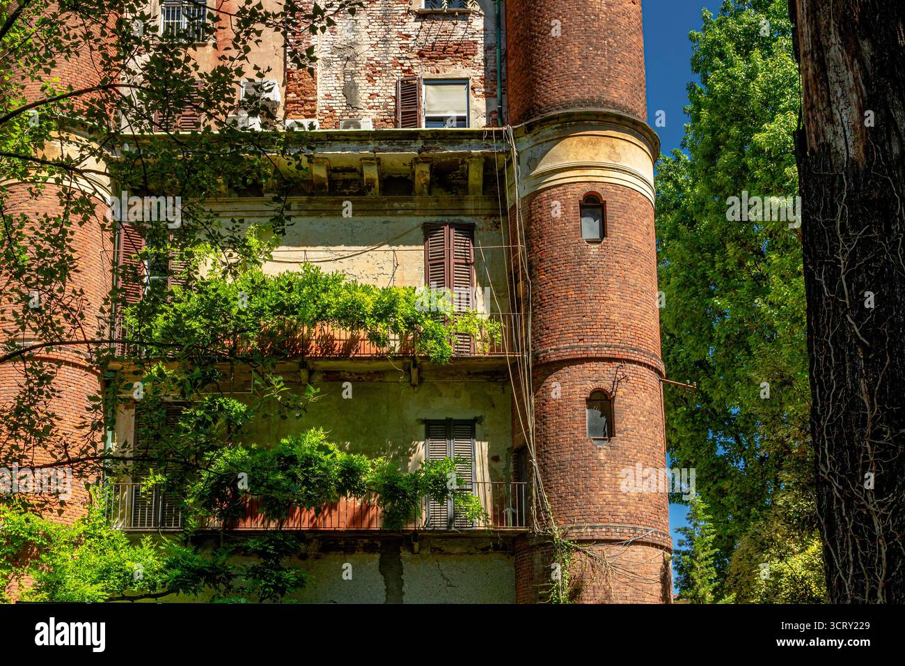 L'Observatoire astronomique de Brera surplombant le jardin botanique de Brera un jardin historique datant de 1774, situé au coeur de Milan, Italie Banque D'Images