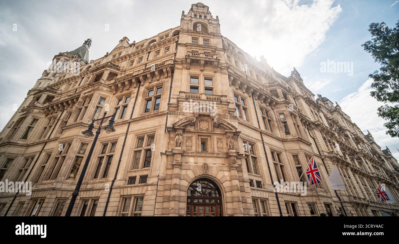 LONDRES - 23 AOÛT 2025 : le National Liberal Club (NLC) est un club privé historique situé au 1 Whitehall place Banque D'Images
