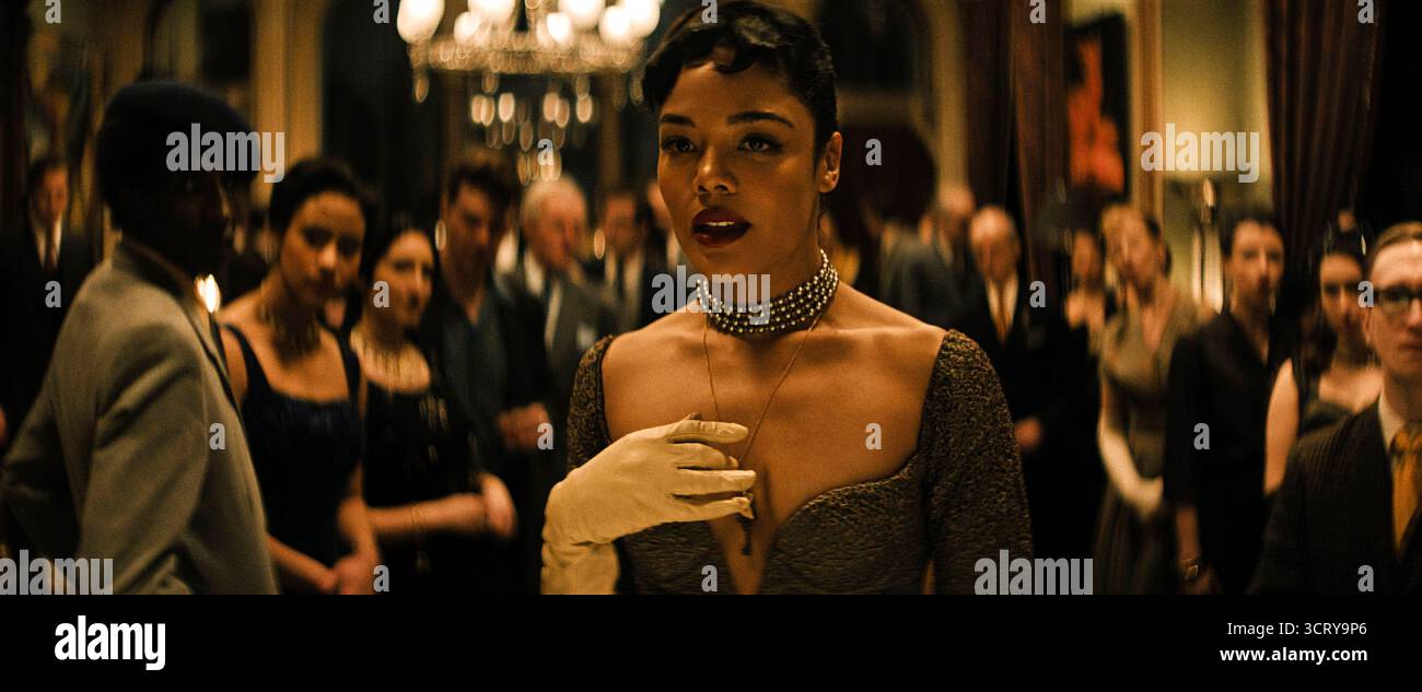 Hedda (2025) réalisé par Nia Dacosta et mettant en vedette Tessa Thompson dans le rôle de Hedda Gabler dans cette adaptation du célèbre drame théâtral de Henrik Ibsen de 1891. Publicité toujours À USAGE ÉDITORIAL EXCLUSIF. Crédit : BFA / Amazon MGM Studios Banque D'Images