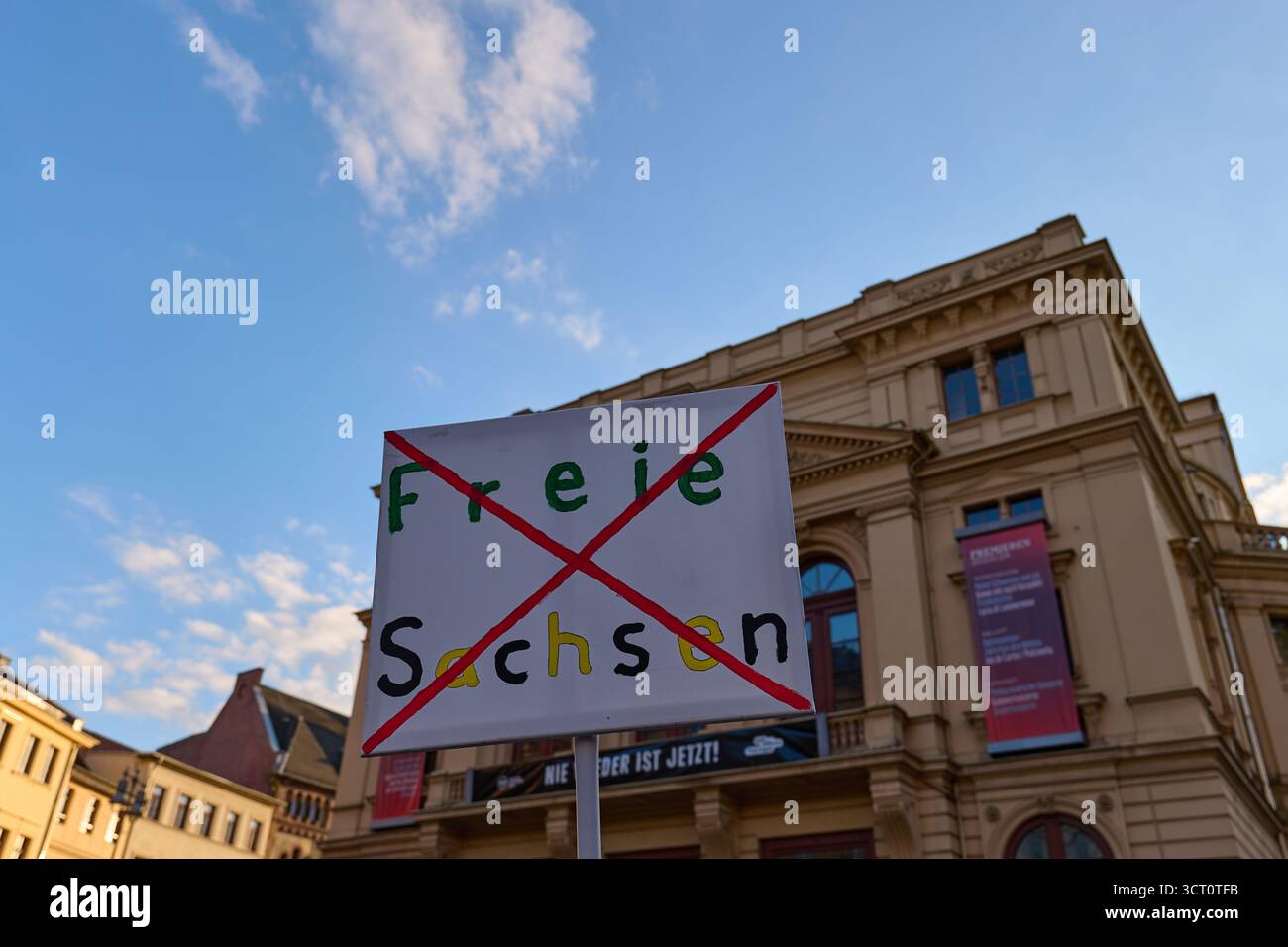 Altenburg, Allemagne – 03.10.2025 : manifestation pacifique contre une marche de droite Banque D'Images
