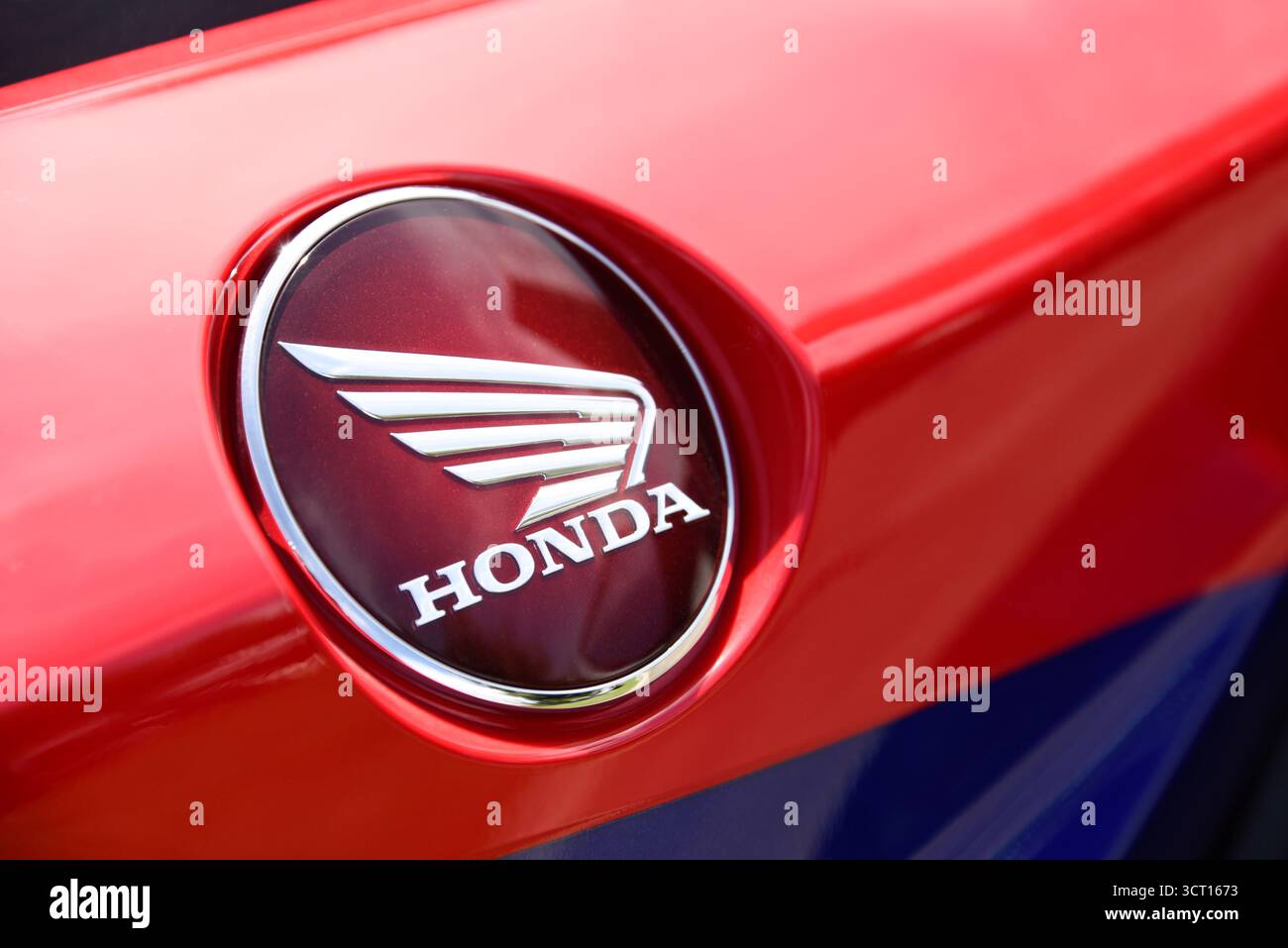 Logo Honda sur une moto lors d'un salon automobile Banque D'Images Logo Honda sur une moto lors d'un salon automobile Banque D'Images