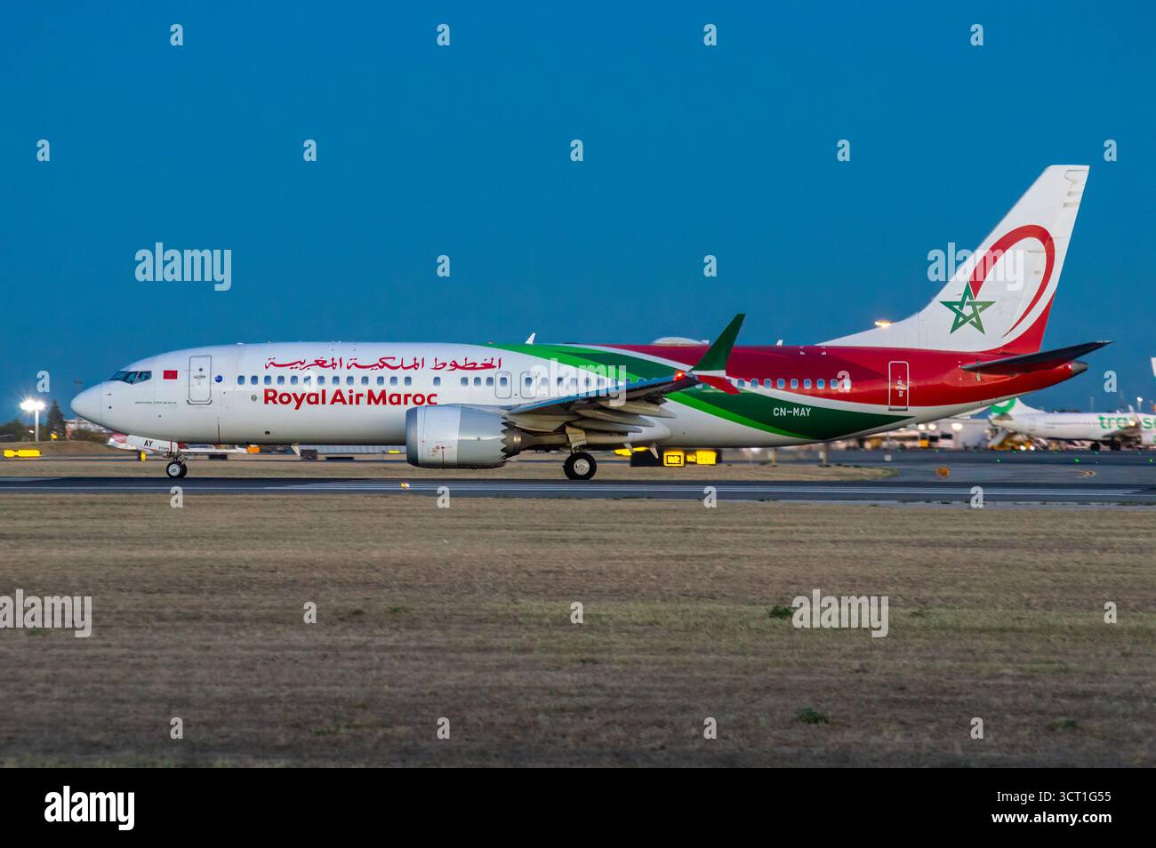 Avión de Línea Boeing 737 8MAX de la aerolínea marroquí Royal Air Maroc en el aeropuerto de Lisboa con matrícula CN-MAY Banque D'Images
