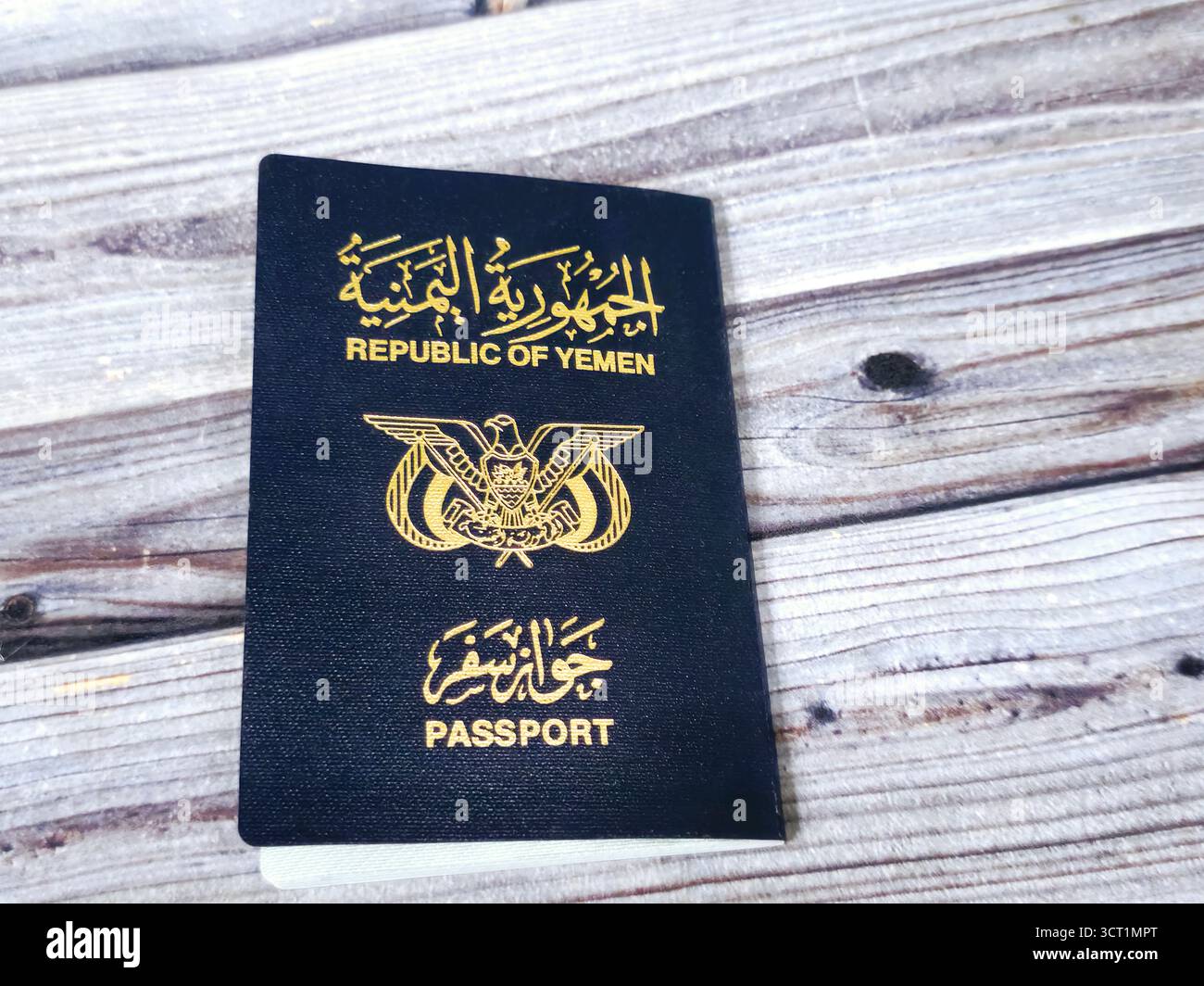 Passeport de la République du Yémen, passeport yéménite, document gouvernemental utilisé par les citoyens du Yémen pour les voyages internationaux, délivré par Immigration et Natural Banque D'Images