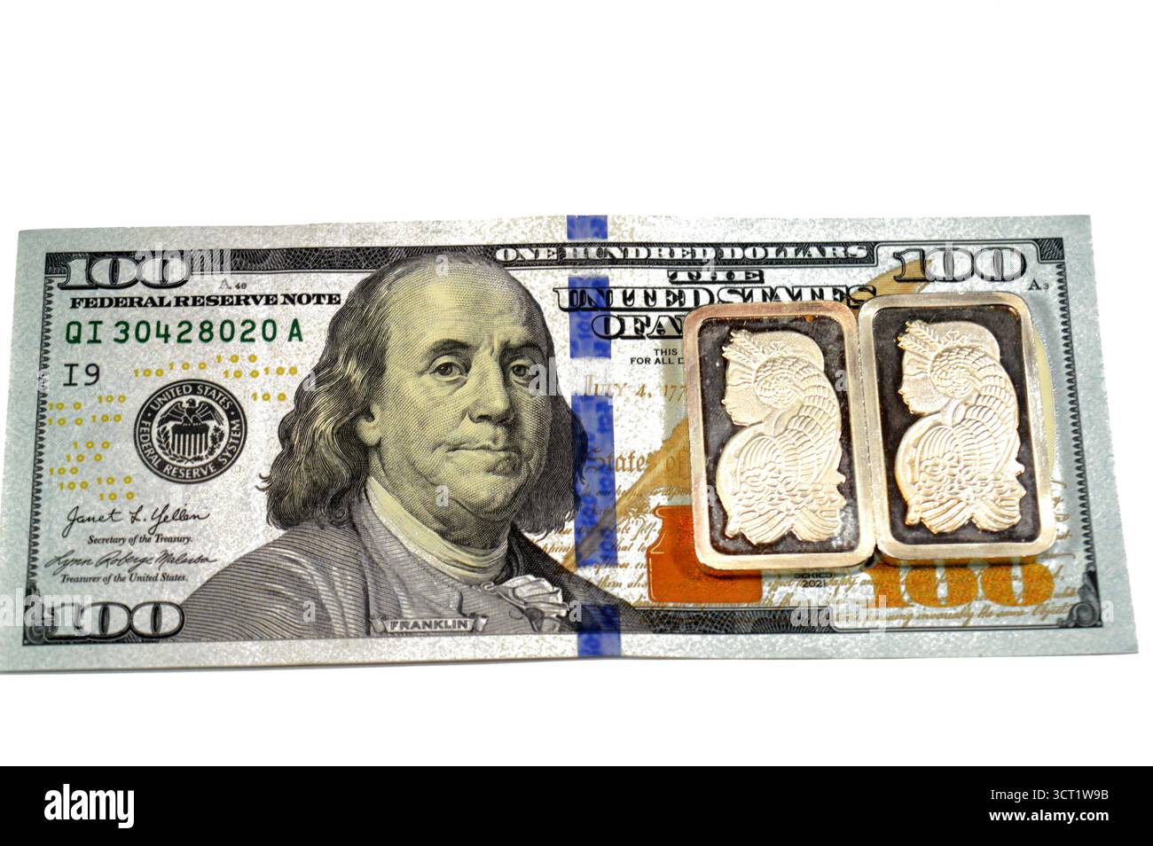 100 American USD billet de banque de dollars et argent lingots d'once de métal précieux d'argent pur, le prix de l'argent est conduit par la spéculation, approvisionnement A. Banque D'Images
