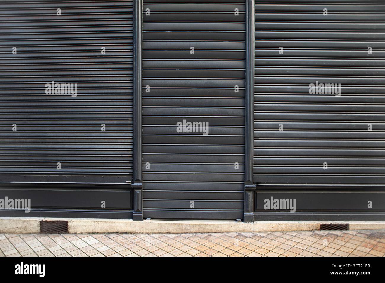 Rideau de fer gris dans la rue Banque D'Images