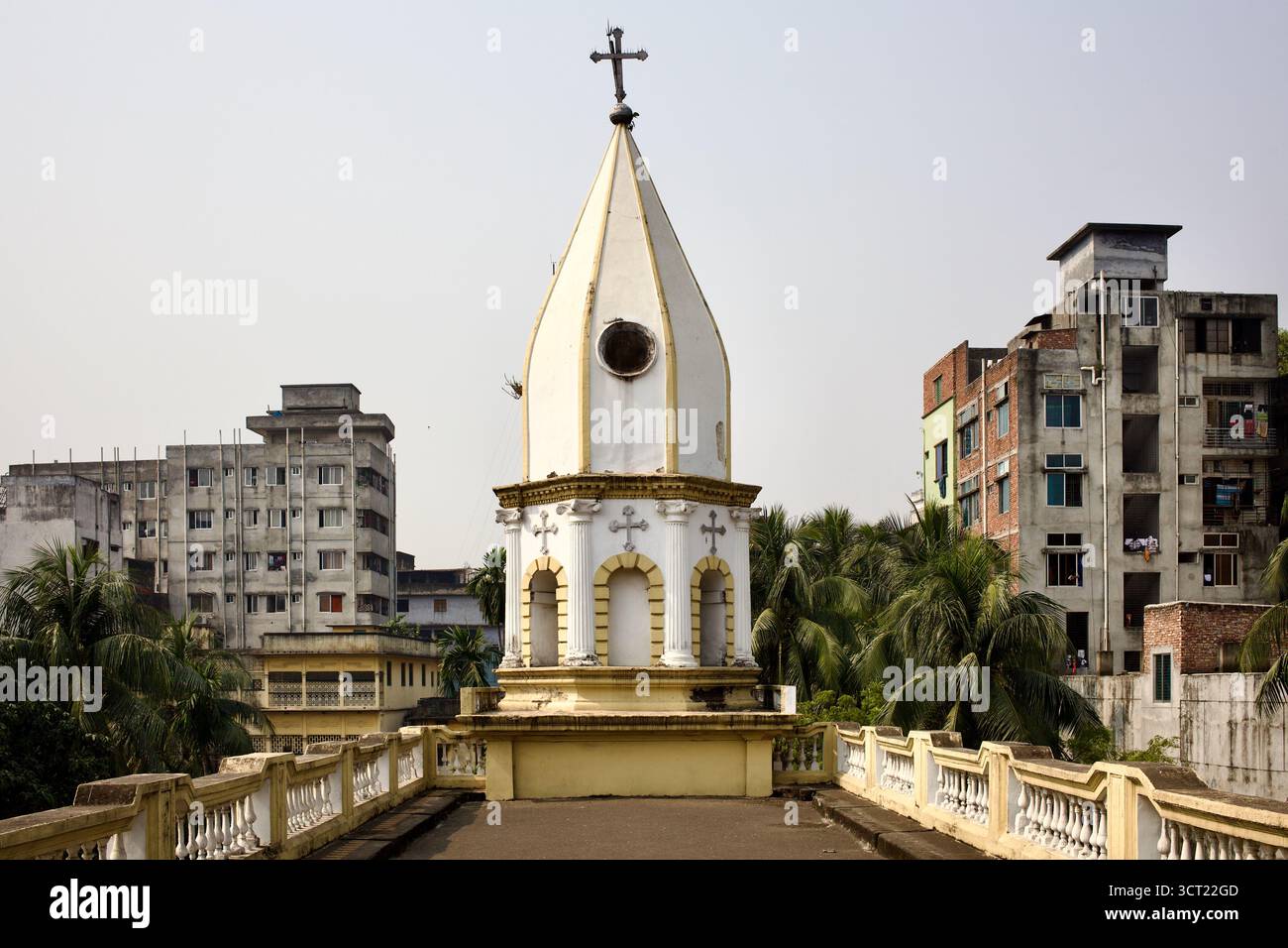 Clocher de l’église arménienne du XVIIIe siècle à Armanitola, Dhaka, Bangladesh, vestige de la communauté arménienne de l’époque coloniale de la ville. Banque D'Images