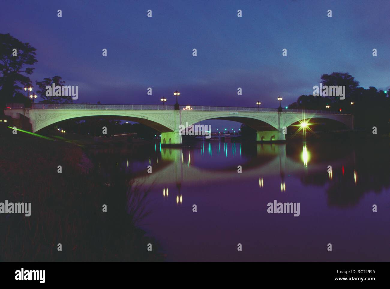 Australie. Victoria. Melbourne. Rivière Yarra. Morrell Bridge la nuit. Banque D'Images