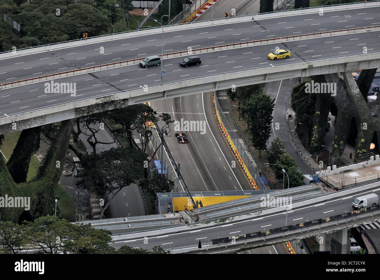 Singapour, Singapour. 04 octobre 2025. Yuki Tsunoda (JPN) Red Bull Racing RB21. 04.10.2025. Championnat du monde de formule 1, Rd 18, Grand Prix de Singapour, Marina Bay Street circuit, Singapour, Journée de qualification. Crédit : James Moy/Alamy Live News Banque D'Images