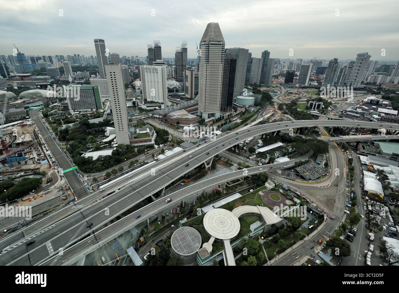 Singapour, Singapour. 04 octobre 2025. Max Verstappen (NLD) Red Bull Racing RB21. 04.10.2025. Championnat du monde de formule 1, Rd 18, Grand Prix de Singapour, Marina Bay Street circuit, Singapour, Journée de qualification. Crédit : James Moy/Alamy Live News Banque D'Images