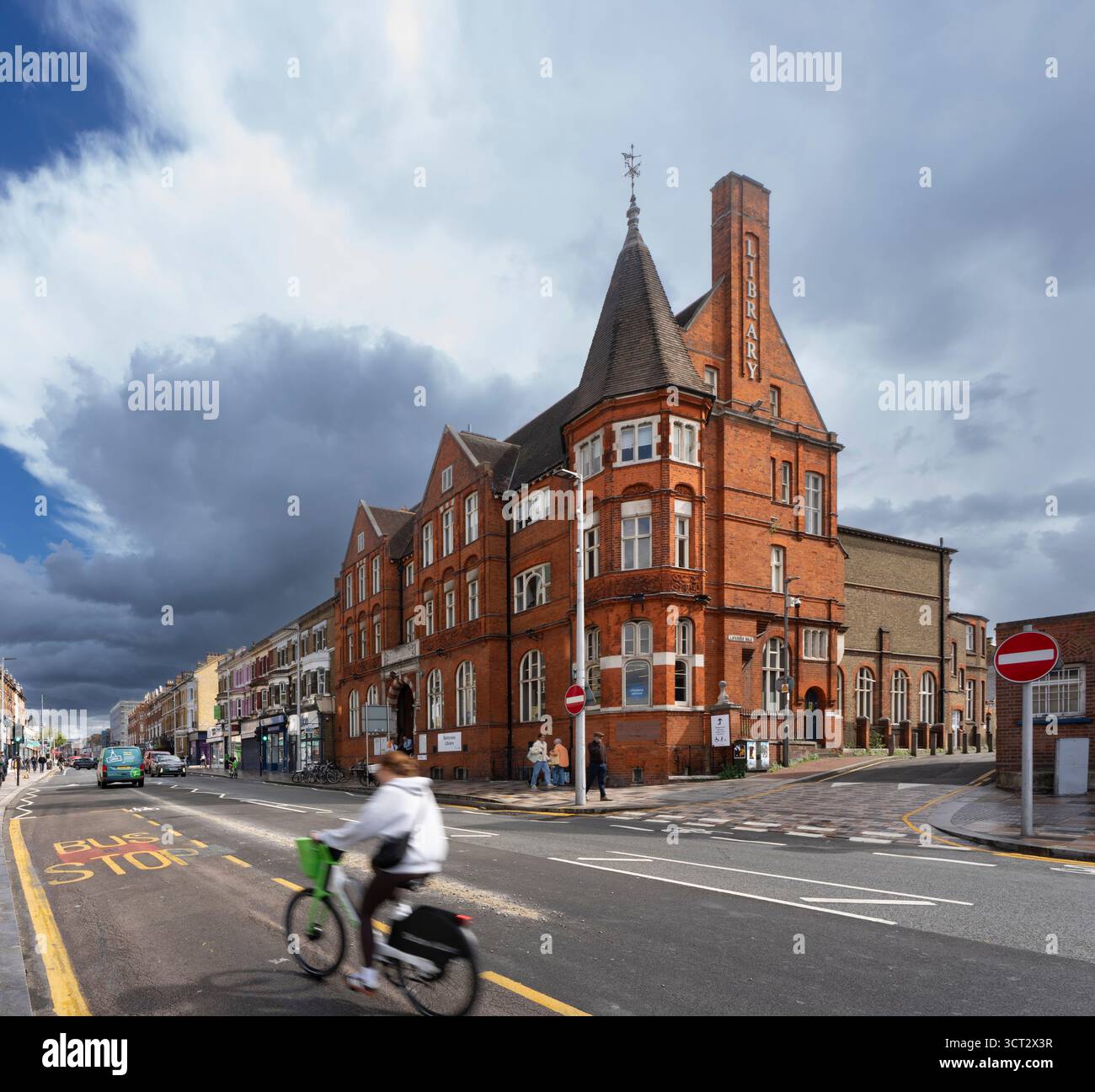 Battersea Reference Library est une bibliothèque de référence dans un bâtiment classé Grade II à Altenburg Gardens, Battersea, Londres, Angleterre Banque D'Images