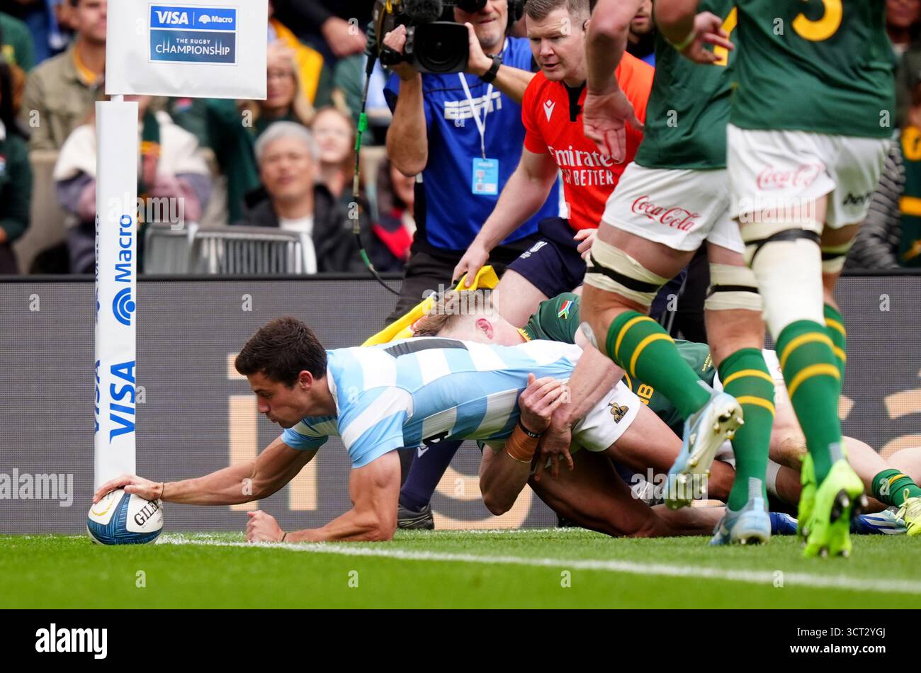L'argentin Bautista Delguy marque son équipe au premier essai lors du match de rugby au stade Allianz de Londres. Date de la photo : samedi 4 octobre 2025. Banque D'Images
