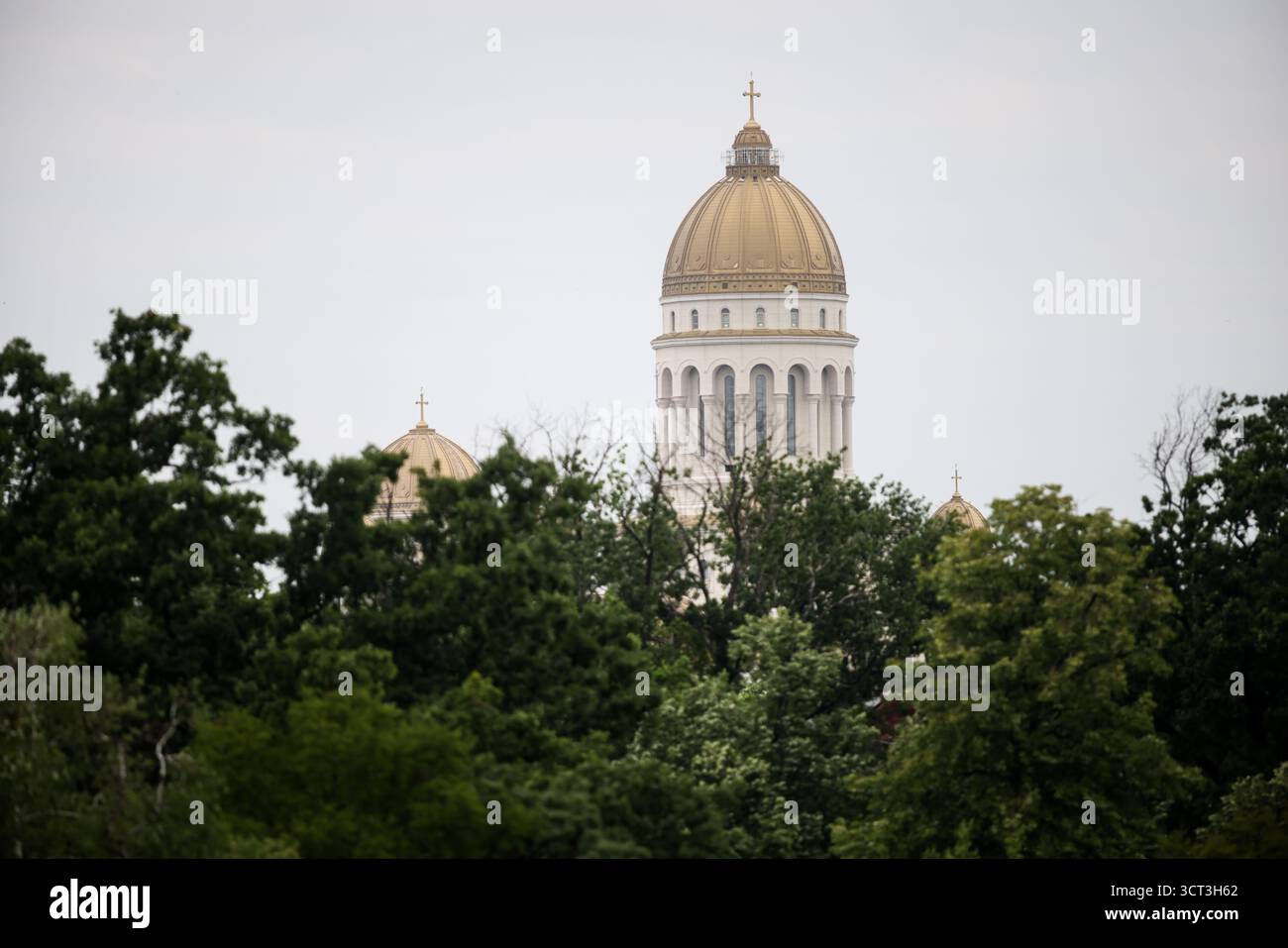 Bucarest, Roumanie - 29 mai 2025 : chantier de construction de la “Catedrala Mantuirii Neamului” (cathédrale du Salut du peuple). Banque D'Images