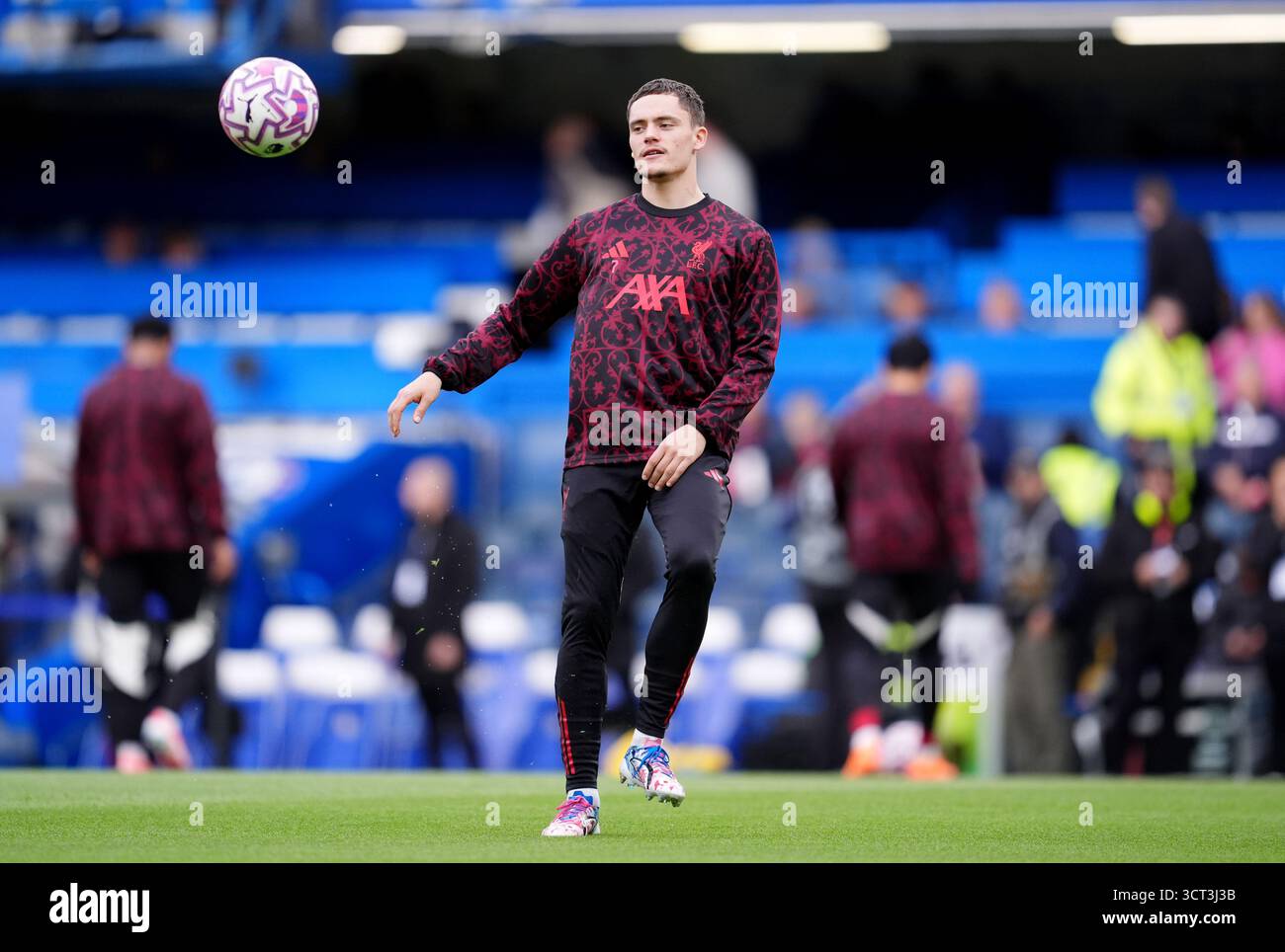 Florian Wirtz de Liverpool pendant l'échauffement avant le match de premier League à Stamford Bridge, Londres. Date de la photo : samedi 4 octobre 2025. Banque D'Images