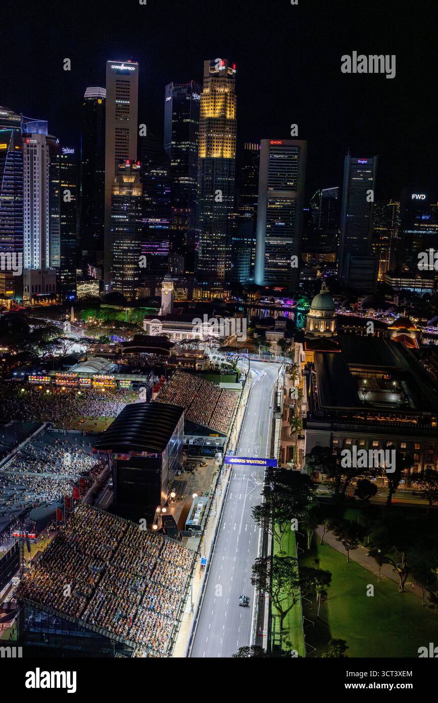Singapour, Singapour. 04 octobre 2025. George Russell (GBR) Mercedes AMG F1 W16. 04.10.2025. Championnat du monde de formule 1, Rd 18, Grand Prix de Singapour, Marina Bay Street circuit, Singapour, Journée de qualification. Crédit : James Moy/Alamy Live News Banque D'Images
