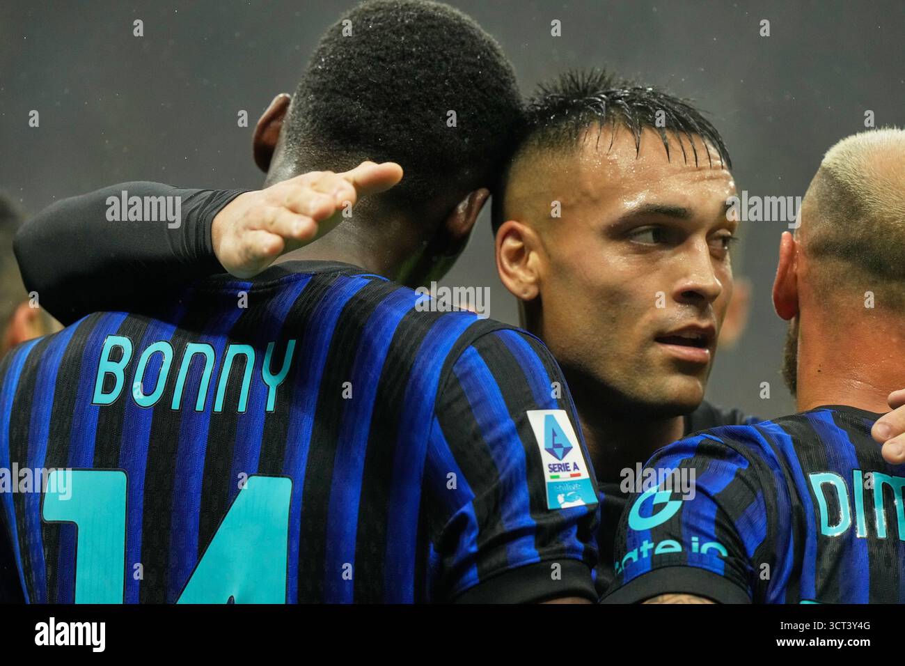 Inter Milan's Ange-Yoan Bonny, left, celebrates with Inter Milan's Federico Dimarco, right, and Inter Milan's Lautaro Martinez, centre, after scoring his side's second goal during the Serie A soccer match between Inter Milan and Cremonese at the San Siro stadium in Milan, Italy, Saturday, Oct. 4, 2025. (AP Photo/Luca Bruno) Banque D'Images