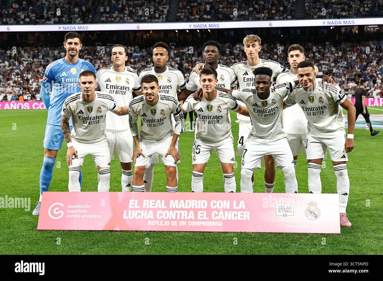 Madrid, Espagne. 4 octobre 2025. Real Madrid Team line-up (Real) Football/Soccer : Espagnol 'LaLiga EA Sports' match entre le Real Madrid CF - Villarreal CF à l'Estadio Santiago Bernabeu à Madrid, Espagne . Crédit : Mutsu Kawamori/AFLO/Alamy Live News Banque D'Images