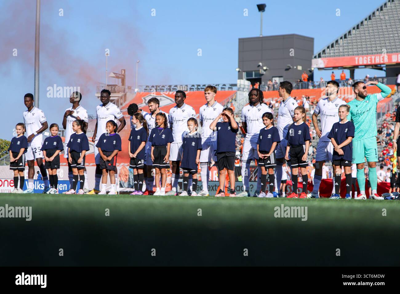 Hamilton, Ontario, Canada, 4 octobre 2025, Ndiaye Pathé, Abdoulaye Ouattara, Allan Enyou, Tyler Crawford, Thomas Powell, Emrick Fotsing, Kevin Podgorni, Olakunle Dada-Luke, David Norman, Matteo Campagna, Callum Irving lors d'un match de premier League entre le Forge FC et le Vancouver FC au Hamilton Stadium. (Crédit image : Indrawan Kumala/Unicode images/Alamy Live News) Banque D'Images