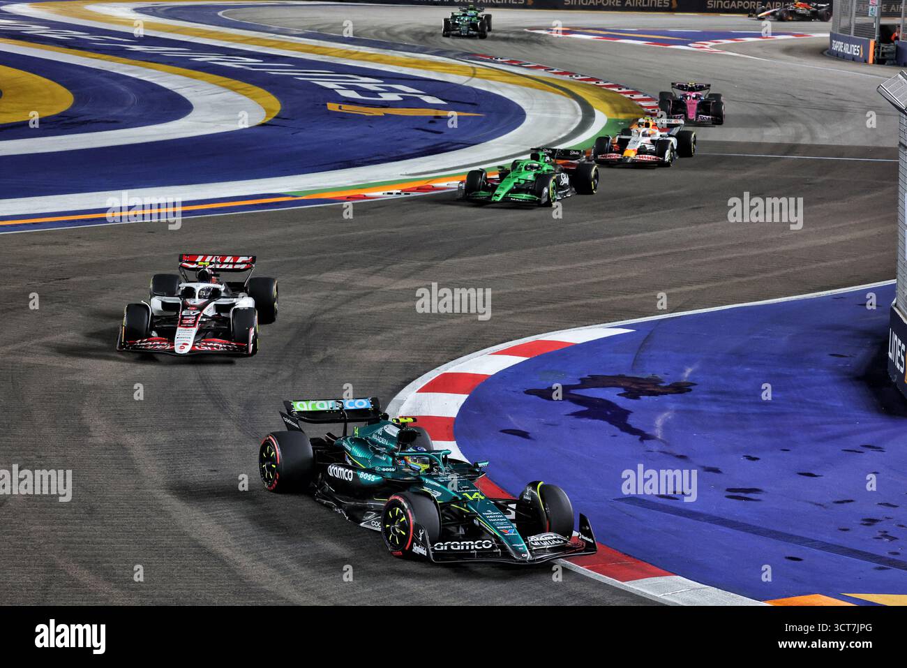 Singapour, Singapour. 05 octobre 2025. Fernando Alonso (ESP) Aston Martin F1 Team AMR25. 05.10.2025. Championnat du monde de formule 1, Rd 18, Grand Prix de Singapour, Marina Bay Street circuit, Singapour, jour de la course. Crédit : James Moy/Alamy Live News Banque D'Images