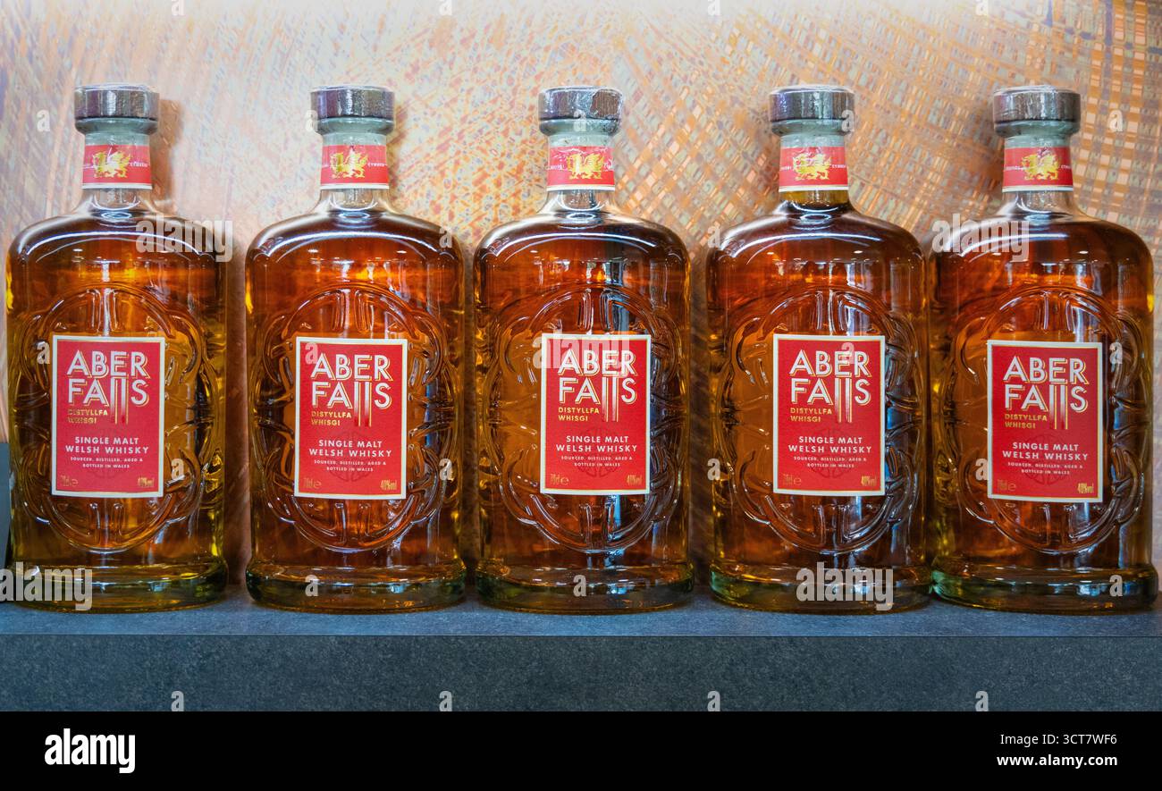 Whisky gallois en vente à Aber Falls Distillery, Abergwyngregyn, Gwynedd, pays de Galles Banque D'Images