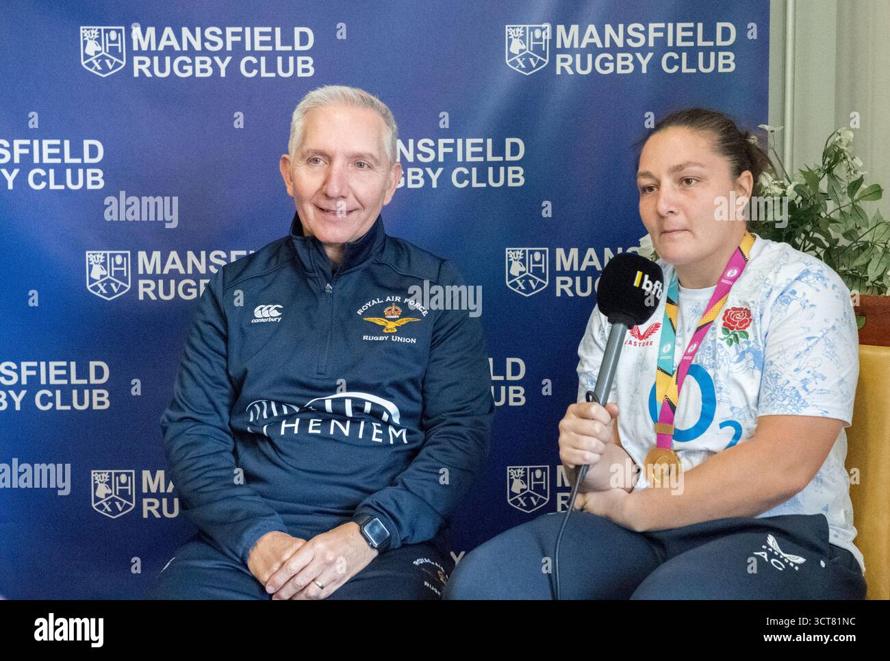 RFU, Rugbyfest 2025, Mansfield Rugby Club, Mansfield, Nottinghamshire, Angleterre, Royaume-Uni 5 octobre 2025. Coupe du monde de rugby féminin, élite Angleterre Red Rose et vainqueur de la Coupe du monde, Amy Cokayne lors d'un événement de rugbyfest au club de rugby de Mansfield. Cet événement public spécial au club de rugby verra Amy s’impliquer dans une session de questions et réponses, interagir avec les joueurs juniors dans leur entraînement et leur coaching et des interviews avec les médias. Crédit : Alan Beastall/Alamy Live News Banque D'Images