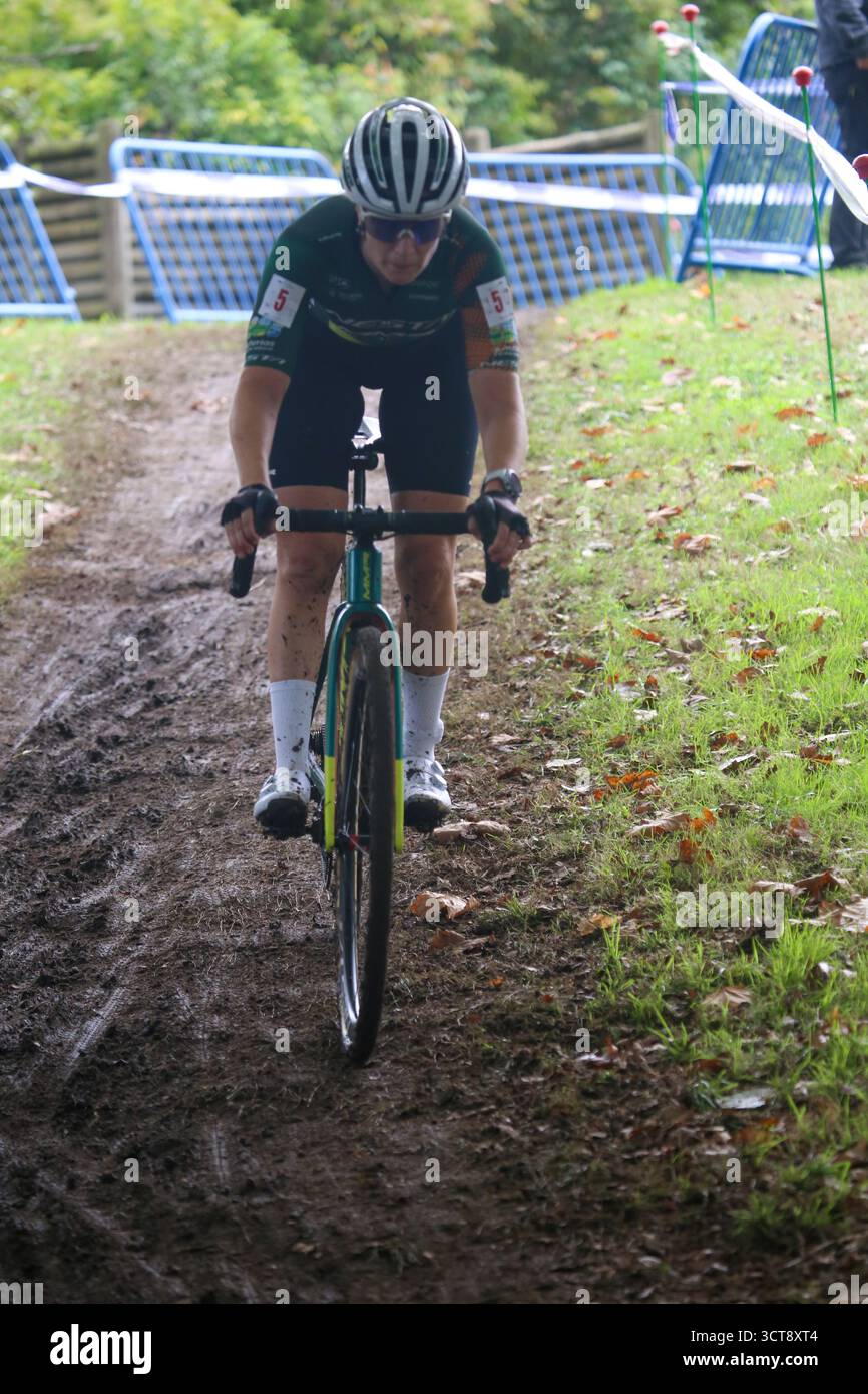 Gijón, Espagne, 5 octobre 2025 : Alicia González (5), cycliste du MMR - Nesta CX Team, lors du XV Trophée Villa de Gijón, le 5 octobre 2025, à Gijón, Espagne. Crédit : Alberto Brevers / Alamy Live News. Banque D'Images