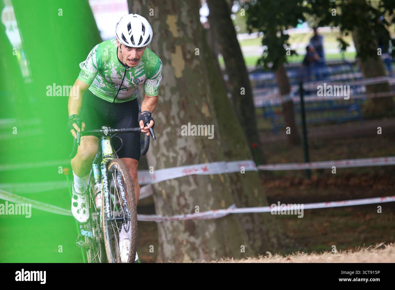 Gijón, Espagne, 5 octobre 2025 : Mario Junquera (2), cycliste de l'Unicaja Gijón, lors du 15e Trophée Villa de Gijón, le 5 octobre 2025, à Gijón, Espagne. Crédit : Alberto Brevers / Alamy Live News. Banque D'Images